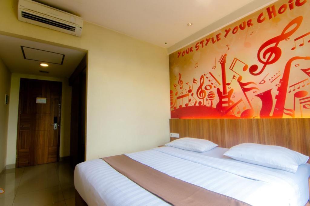 Front One Hotel Purwodadi Purwodadi  Exterior foto