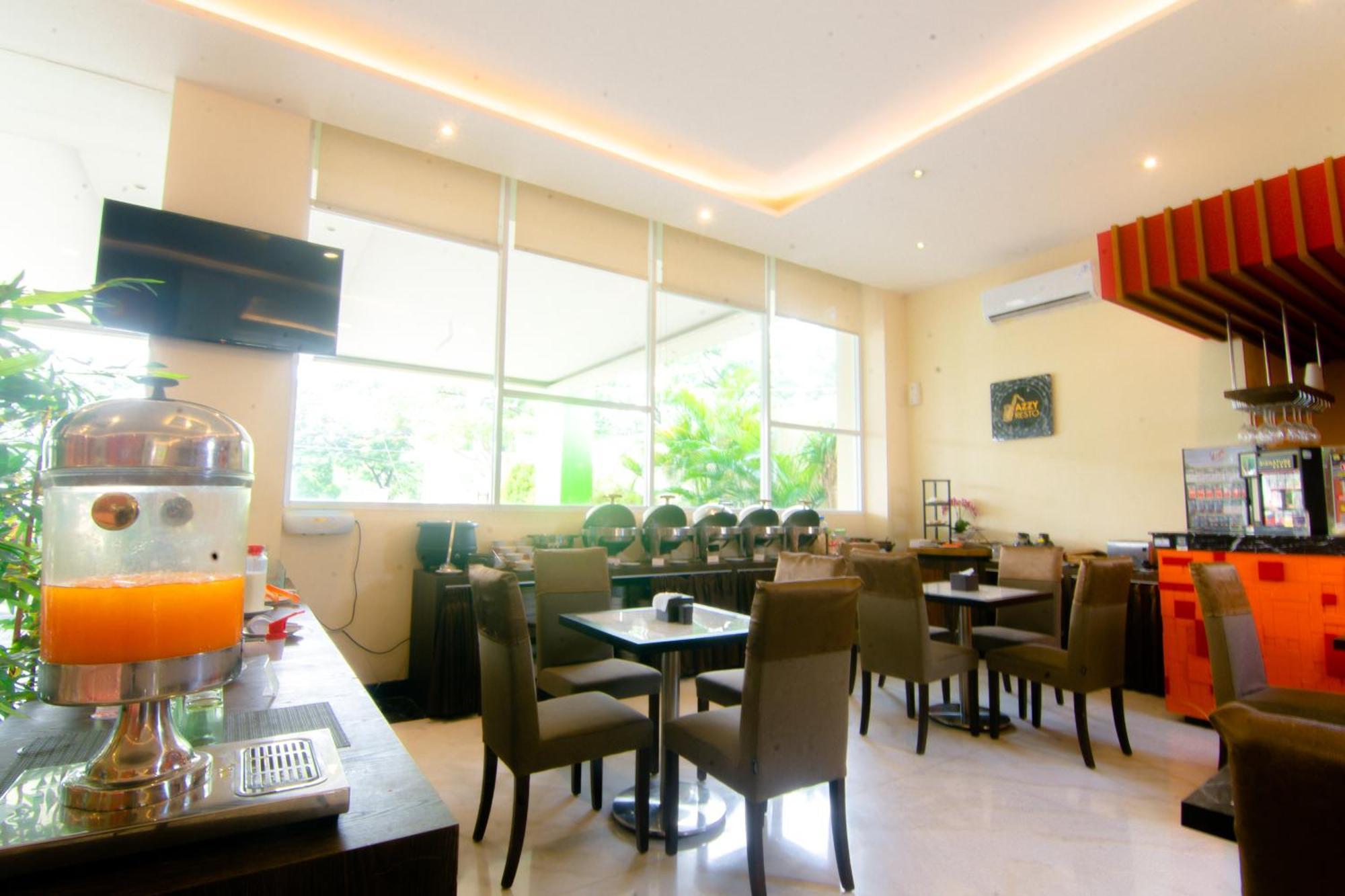 Front One Hotel Purwodadi Purwodadi  Exterior foto