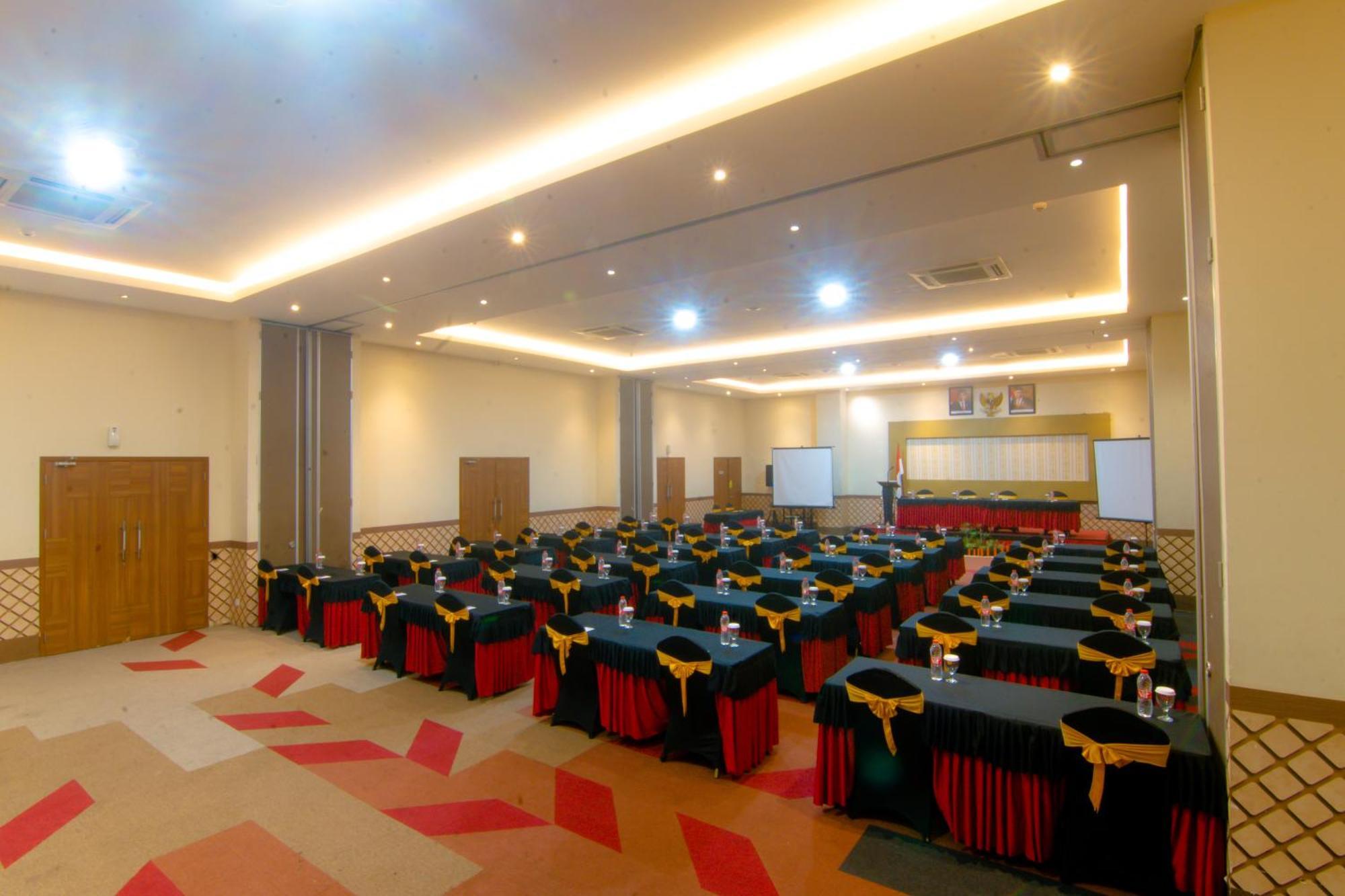 Front One Hotel Purwodadi Purwodadi  Exterior foto