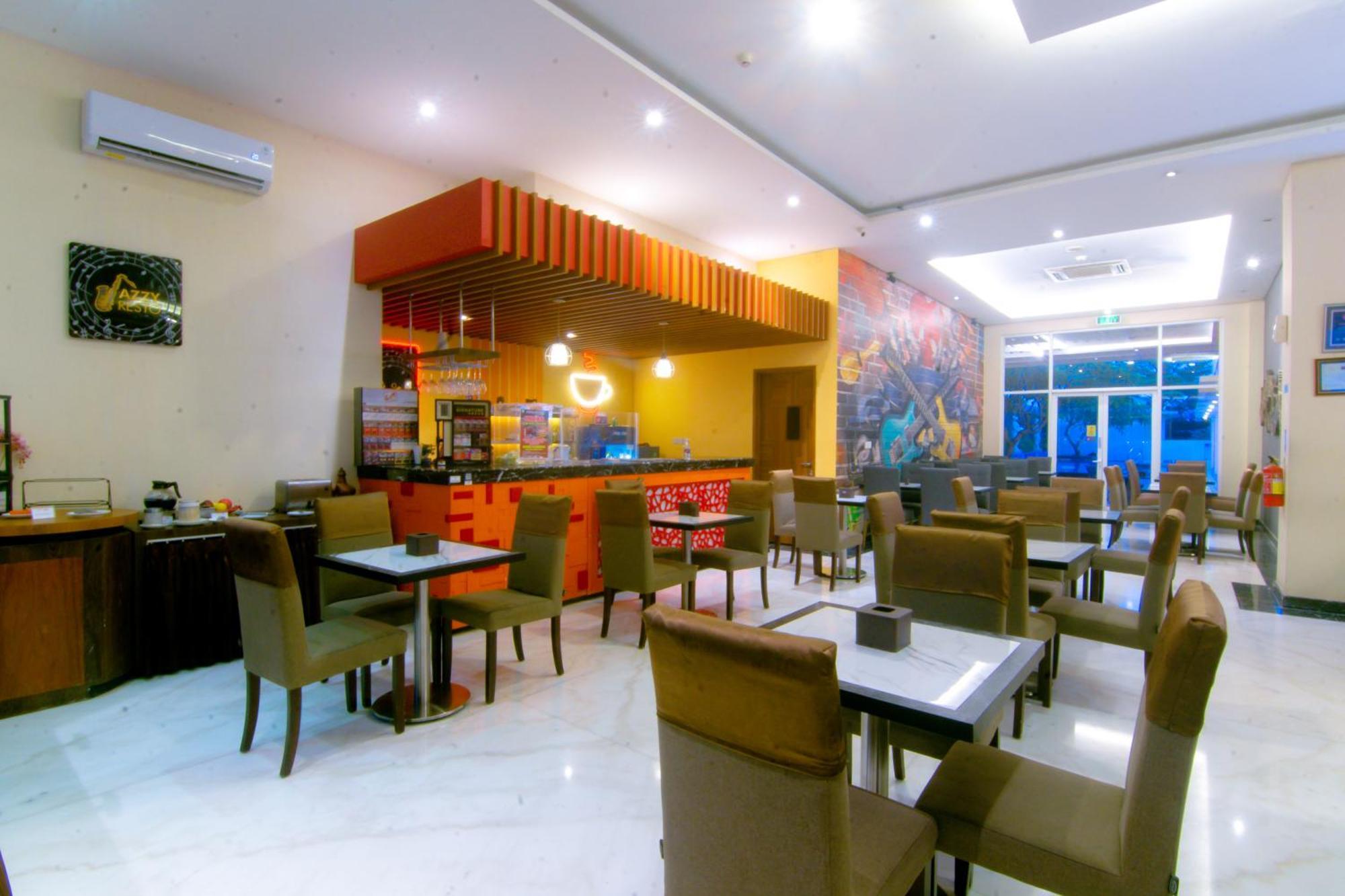 Front One Hotel Purwodadi Purwodadi  Exterior foto